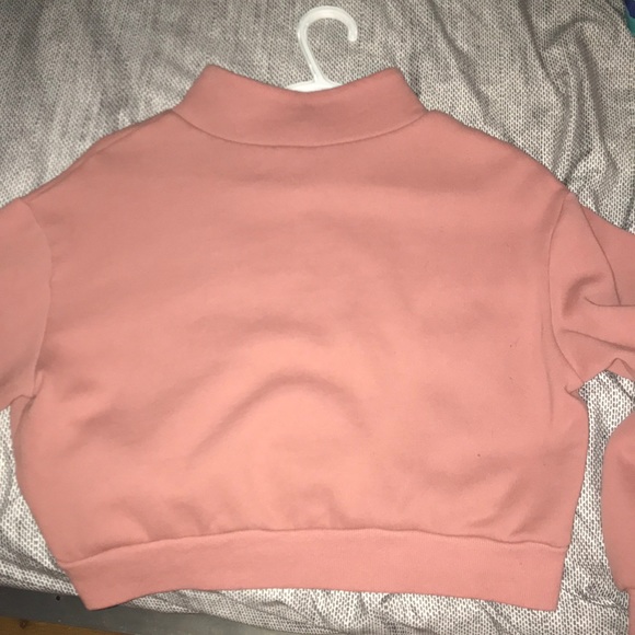 Pink cropped sweater with white strings - Picture 5 of 5